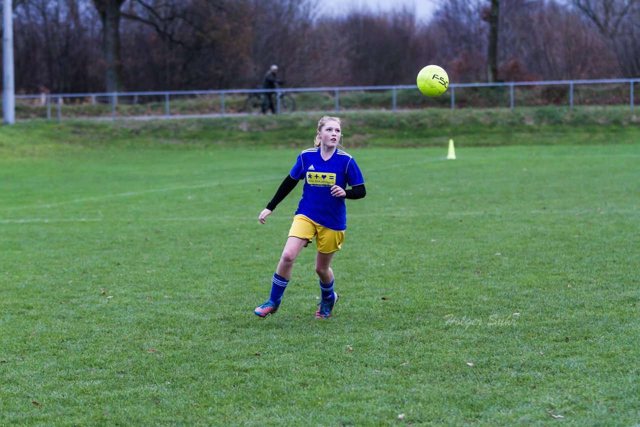 Bild 241 - B-Juniorinnen TSV Gnutz o.W. - SV Henstedt Ulzburg II : Ergebnis: ca. 5:0